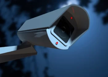 یکی از دوربین‌های مداربسته که جهت افزایش امنیت و نظارت بر محیط استفاده می‌شود، دوربین بولت است.