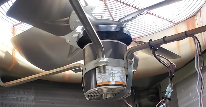 موتور کندانسور نصب شده در یونیت یک کولرگازی