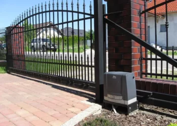 جک ریلی نصب شده بر روی یک درب میله ای، پاسخی مناسب برای سوال موتور ریلی چیست.