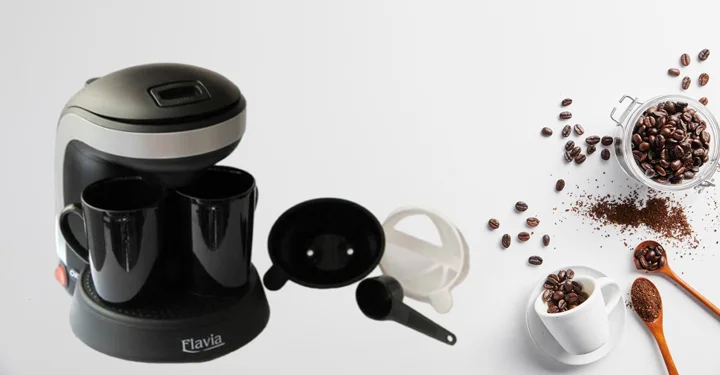 قهوه ساز flavia-fl200w که در کنار دانه های قهوه در یک بک گراند سفید قرار گرفته است. | مجله برقیجات