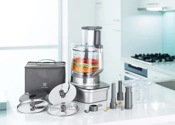 دستگاه غذاساز چندکاره به همراه متعلقات آن