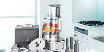 دستگاه غذاساز چندکاره به همراه متعلقات آن